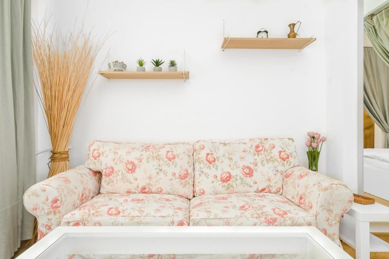 Floral Studio Retreat In Sofia City Center By Flat Mаnager Extérieur photo